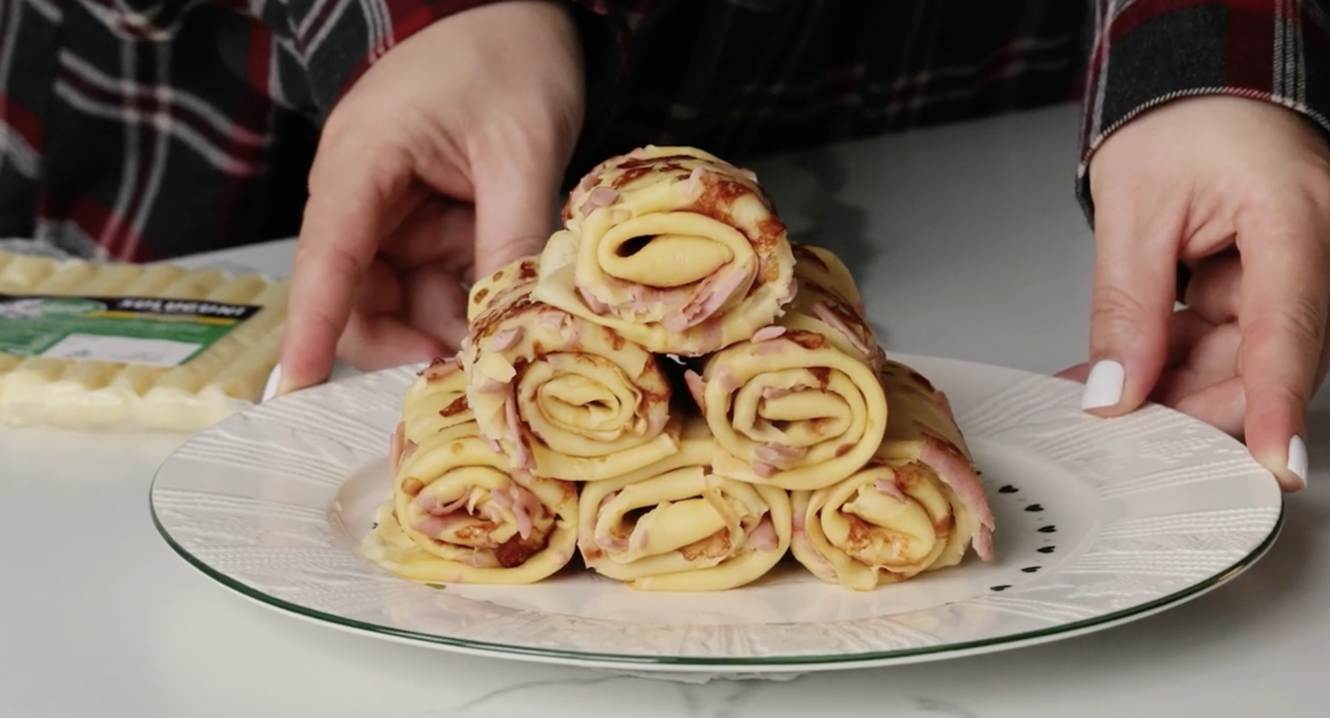 Clătite cu parizer și cașcaval